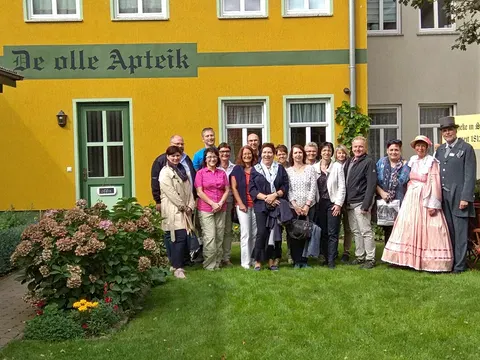 Pharmaziehistorische Exkursion nach Schwaan in „De olle Apteik“