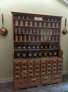 Laborantenschrank aus der Sammlung Gross