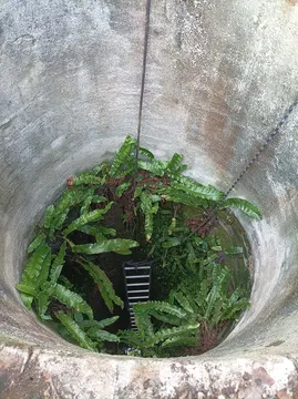 10 m tiefer Brunnen