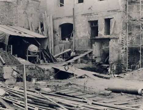 Umbauarbeiten 1985 im Hof
